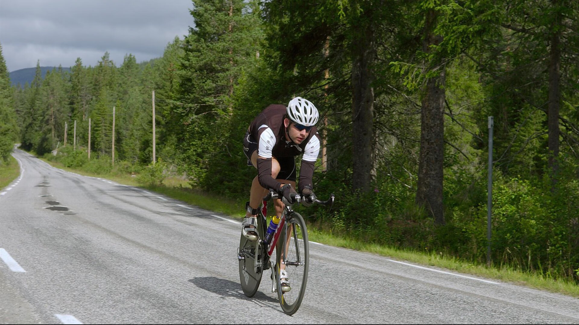 开云体育地址-中场三人组主导控场节奏，中场组合站位